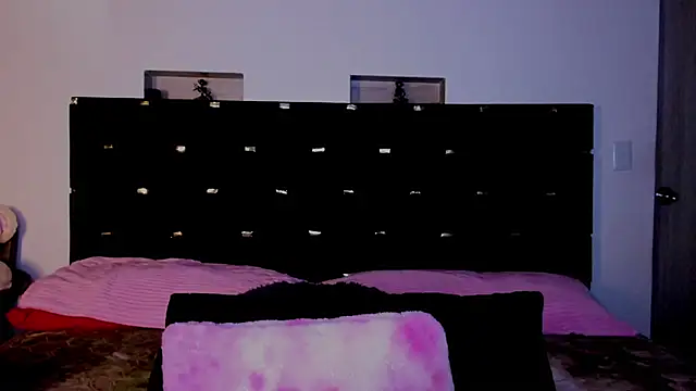 charlottemeyerr online show from February 9, 2025, 6:16 pm