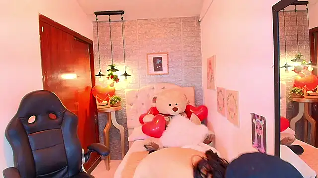 REDHOTTER  online show from February 18, 2025, 2:16 am