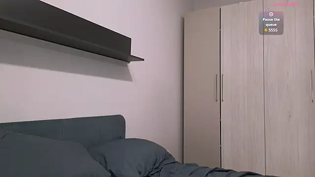 Kaia Sunshine Mia online show from December 17, 2025, 11:26 am