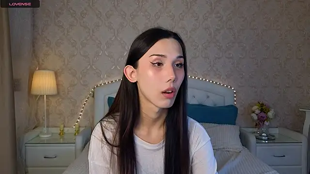 Kaia Sunshine Mia online show from October 12, 2025, 1:12 pm