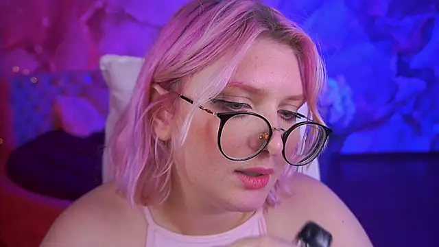 Snapshot of CoolTatis chatting on October 6, 2025, 5:46 pm CoolTatis online show from October 6, 2025, 5:46 pm