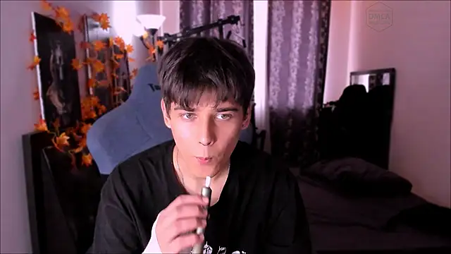 Snapshot of Foxicfu chatting on December 3, 2025, 7:19 am Foxicfu online show from December 3, 2025, 7:19 am