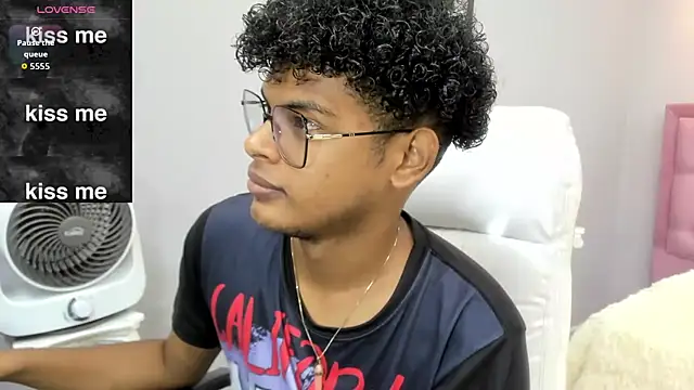 boylittle19cm online show from November 29, 2025, 12:49 pm