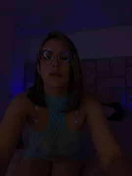 Snapshot of IsisLoveyes_ chatting on January 8, 2026, 11:44 pm IsisLoveyes online show from January 8, 2026, 11:44 pm