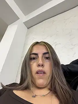 Snapshot of IsisLoveyes_ chatting on January 5, 2026, 6:22 pm IsisLoveyes online show from January 5, 2026, 6:22 pm