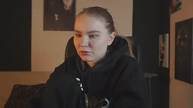 ValerieViolette online show from December 15, 2024, 8:25 pm