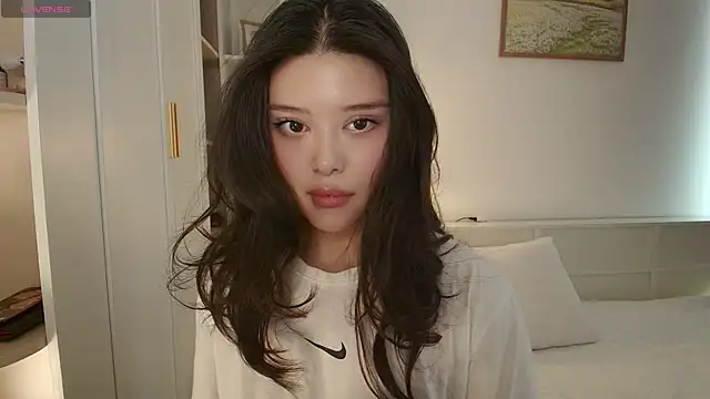 tenderlybaee online show from December 22, 2025, 4:23 am