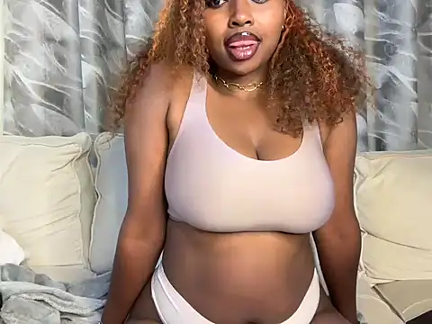 Snapshot of Chocolate_queen2 chatting on October 12, 2025, 2:24 am Chocolate queen2 online show from October 12, 2025, 2:24 am