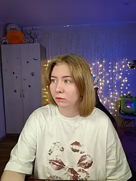 D0nna  online show from February 27, 2026, 6:30 pm