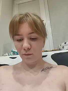 D0nna  online show from December 14, 2025, 3:28 pm