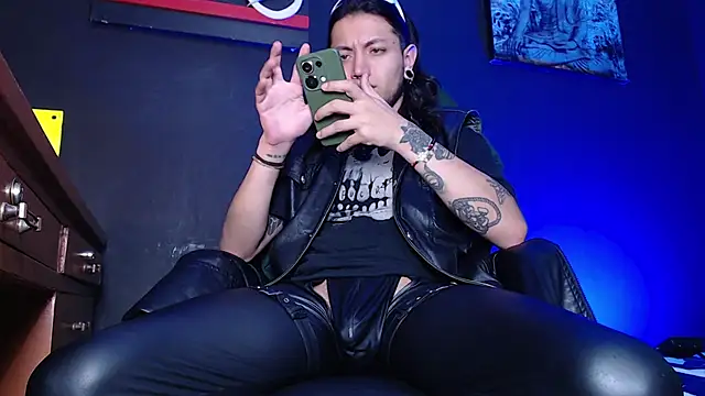 Snapshot of Dicaprioo_ chatting on February 16, 2026, 3:27 am Dicaprioo online show from February 16, 2026, 3:27 am