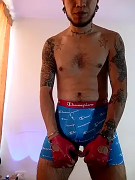 Snapshot of Dicaprioo_ chatting on February 27, 2026, 4:07 pm Dicaprioo online show from February 27, 2026, 4:07 pm