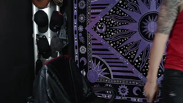 Dicaprioo  online show from March 6, 2025, 6:48 pm