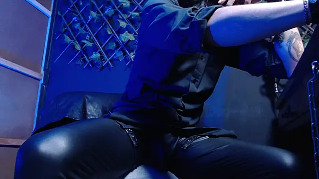 Dicaprioo  online show from November 28, 2025, 7:19 am