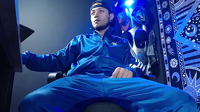 Dicaprioo  online show from February 21, 2025, 10:37 pm