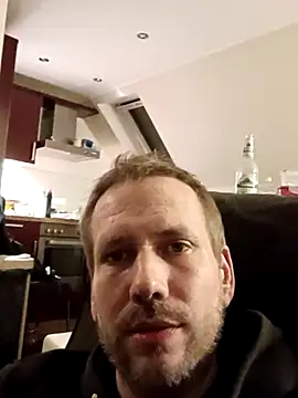 Jan38re online show from October 3, 2025, 7:26 pm