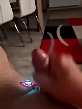 Szeltolo001 online show from April 8, 2026, 10:44 pm