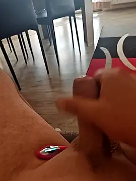 Szeltolo001 online show from April 1, 2026, 2:14 pm