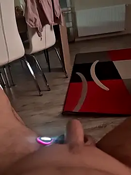 Szeltolo001 online show from April 15, 2026, 9:48 pm