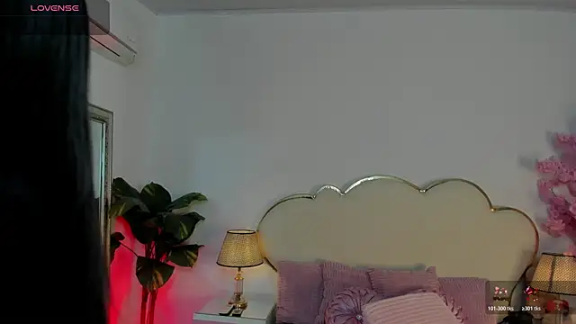 Snapshot of CahitlinBell chatting on April 24, 2026, 5:42 am CahitlinBell online show from April 24, 2026, 5:42 am