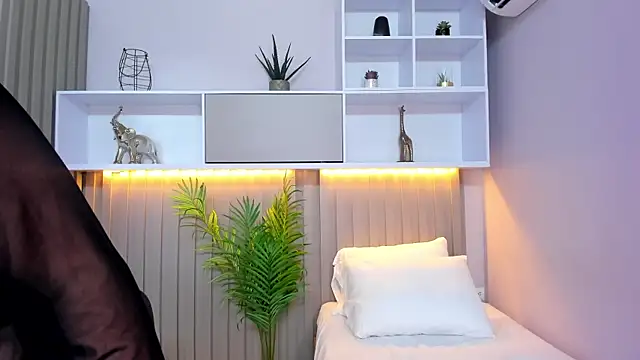 Snapshot of dahianthompson chatting on November 22, 2025, 8:29 pm dahianthompson online show from November 22, 2025, 8:29 pm