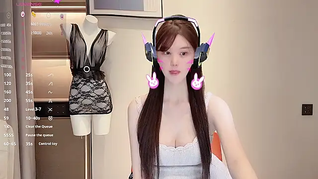 omaiiil online show from October 15, 2025, 1:52 pm