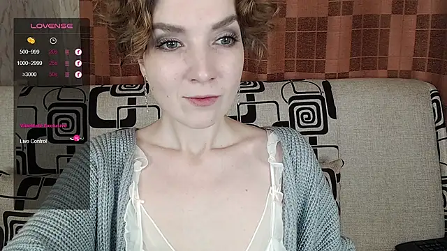 TinaWince online show from December 5, 2025, 4:44 am