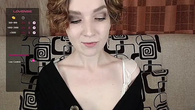 Snapshot of TinaWince chatting on November 2, 2025, 5:01 am TinaWince online show from November 2, 2025, 5:01 am