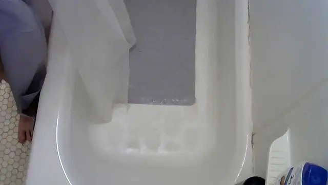 skinny and sexy  online show from October 1, 2025, 8:24 pm