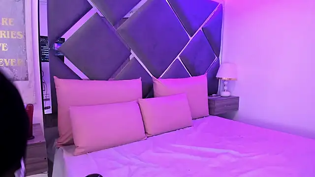 Charlotte Myers online show from October 9, 2025, 7:47 pm