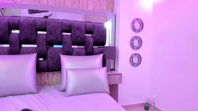 Charlotte Myers online show from December 17, 2025, 7:52 pm