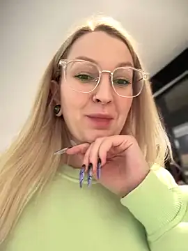 Teya moon  online show from January 4, 2025, 10:49 am