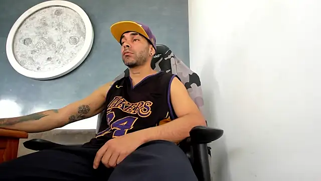 Snapshot of Bryan_Bronx chatting on October 29, 2025, 2:27 pm Bryan Bronx online show from October 29, 2025, 2:27 pm