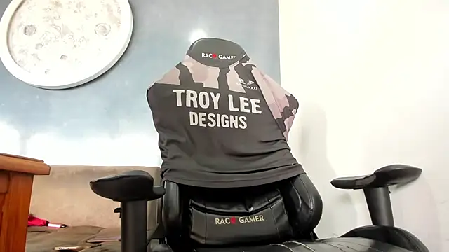 Snapshot of Bryan_Bronx chatting on October 30, 2025, 3:09 pm Bryan Bronx online show from October 30, 2025, 3:09 pm