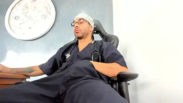 Snapshot of Bryan_Bronx chatting on October 7, 2025, 2:51 pm Bryan Bronx online show from October 7, 2025, 2:51 pm