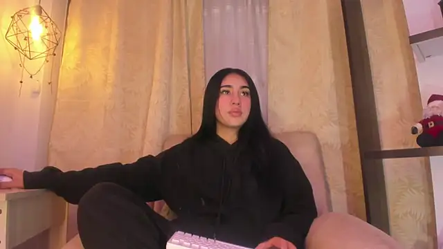 Chanttall  online show from December 3, 2024, 3:15 am