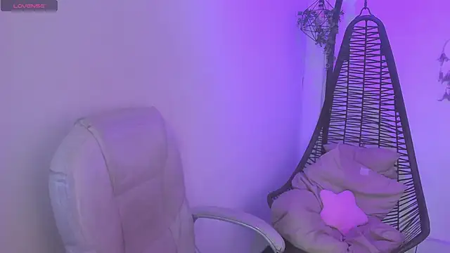 Chanttall  online show from November 19, 2025, 4:45 am