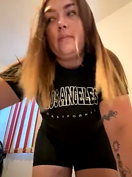 Snapshot of Sofia_Queen17 chatting on October 25, 2025, 1:05 am Sofia Queen17 online show from October 25, 2025, 1:05 am