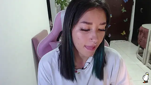 Snapshot of littleangel1_m chatting on February 12, 2026, 6:35 am littleangel1 m online show from February 12, 2026, 6:35 am