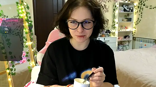 lily noris online show from December 13, 2024, 1:15 am