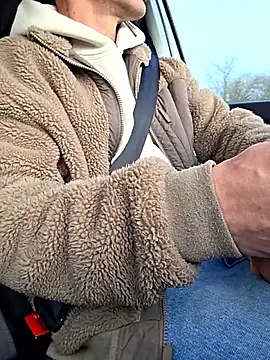 Snapshot of Zeefy chatting on November 4, 2025, 8:18 am Zeefy online show from November 4, 2025, 8:18 am