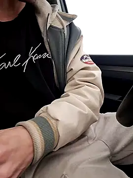 Snapshot of Zeefy chatting on March 15, 2025, 10:24 am Zeefy online show from March 15, 2025, 10:24 am