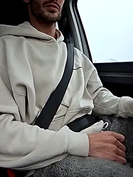 Snapshot of Zeefy chatting on November 17, 2025, 7:12 am Zeefy online show from November 17, 2025, 7:12 am