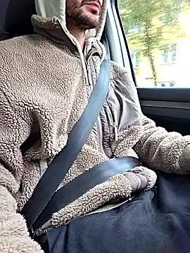 Snapshot of Zeefy chatting on October 6, 2025, 6:47 am Zeefy online show from October 6, 2025, 6:47 am