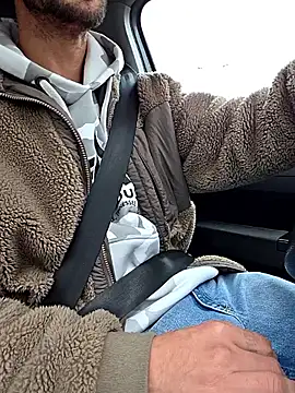 Snapshot of Zeefy chatting on October 24, 2025, 7:51 am Zeefy online show from October 24, 2025, 7:51 am