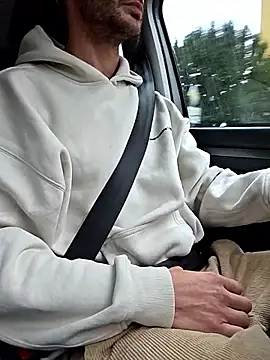 Snapshot of Zeefy chatting on November 13, 2025, 7:56 am Zeefy online show from November 13, 2025, 7:56 am