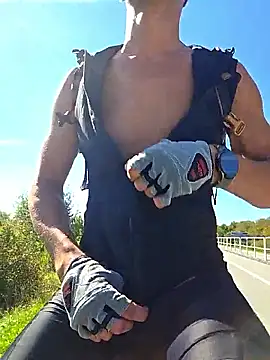 Snapshot of Zeefy chatting on September 19, 2025, 9:35 am Zeefy online show from September 19, 2025, 9:35 am