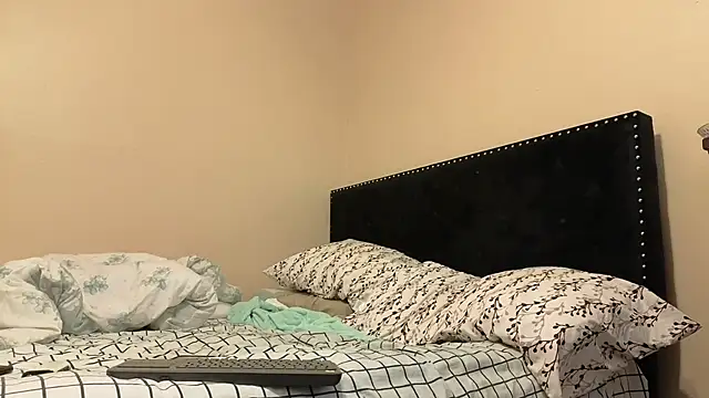 hailzeffn online show from October 7, 2025, 12:17 pm