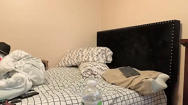 hailzeffn online show from October 22, 2025, 7:13 pm