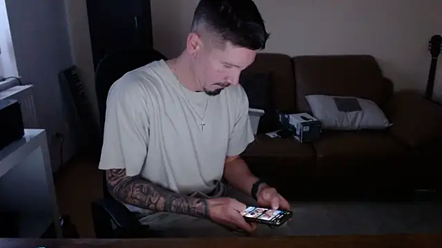 heisserbengel online show from November 23, 2025, 2:49 pm